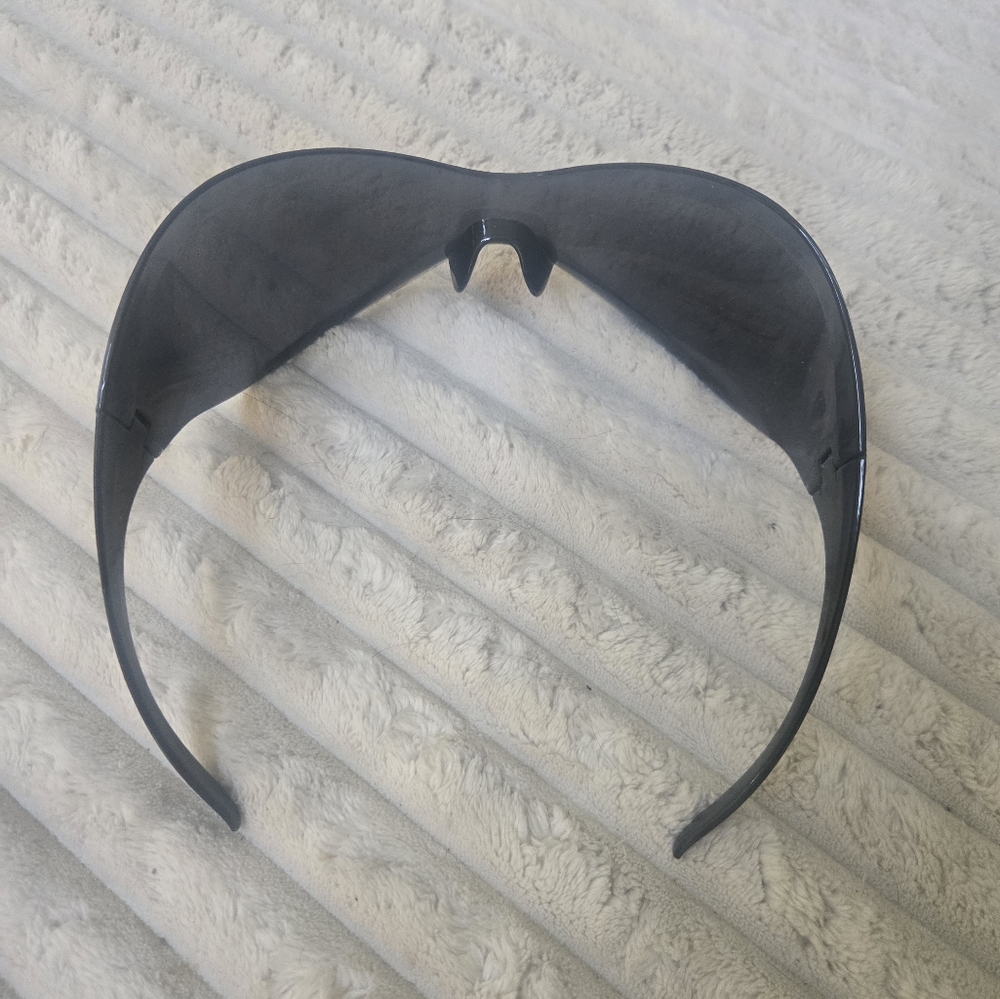 Kim Kardashian Style Sunglasses - Picture 4 of 4